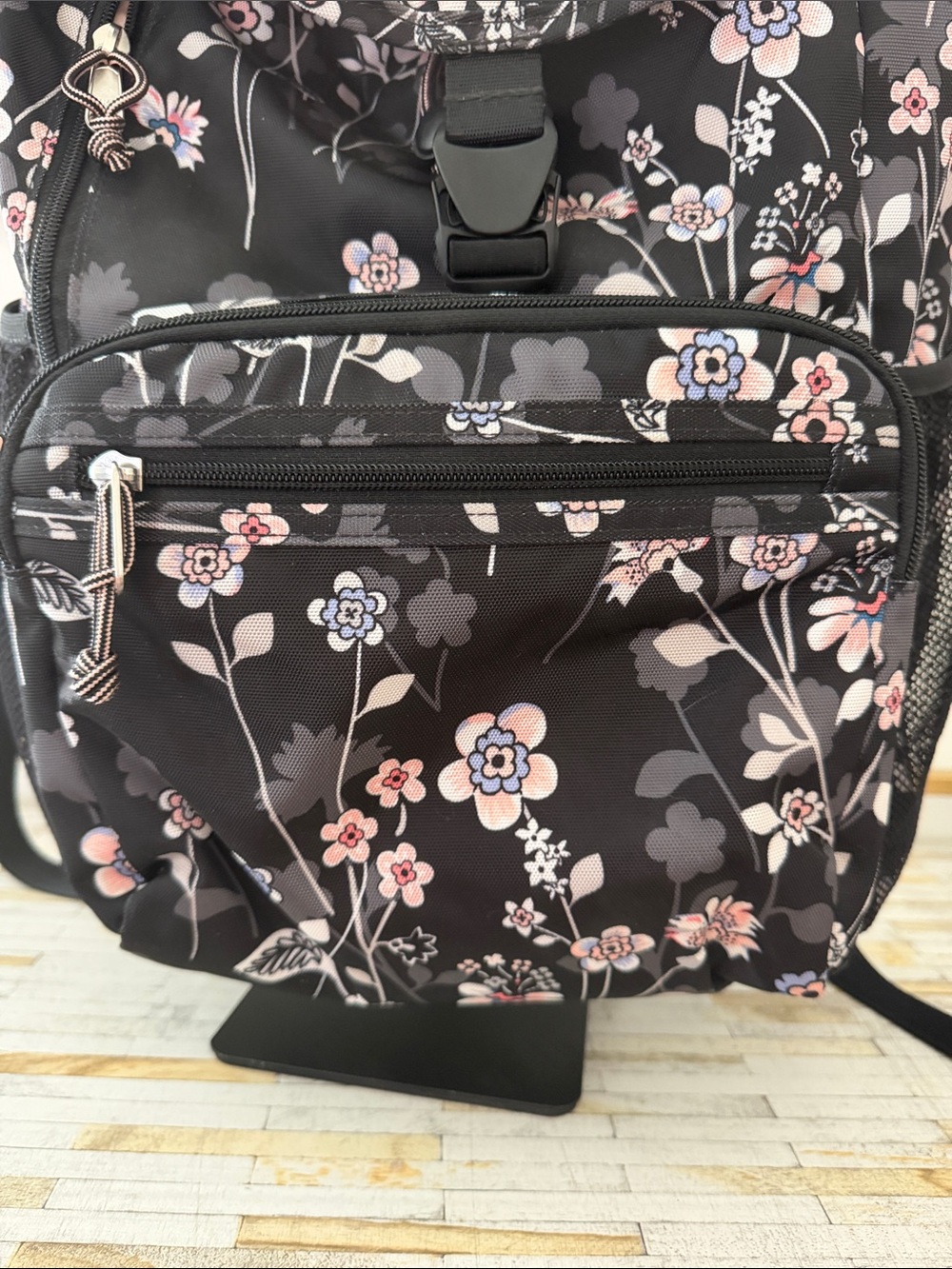 Vera Bradley Lighten Up DayTripper Backpack Hollander Bouquet - Picture 3 of 15